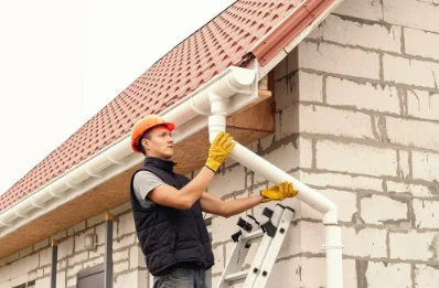 Pose et remplacement de gouttières à Lanneuffret